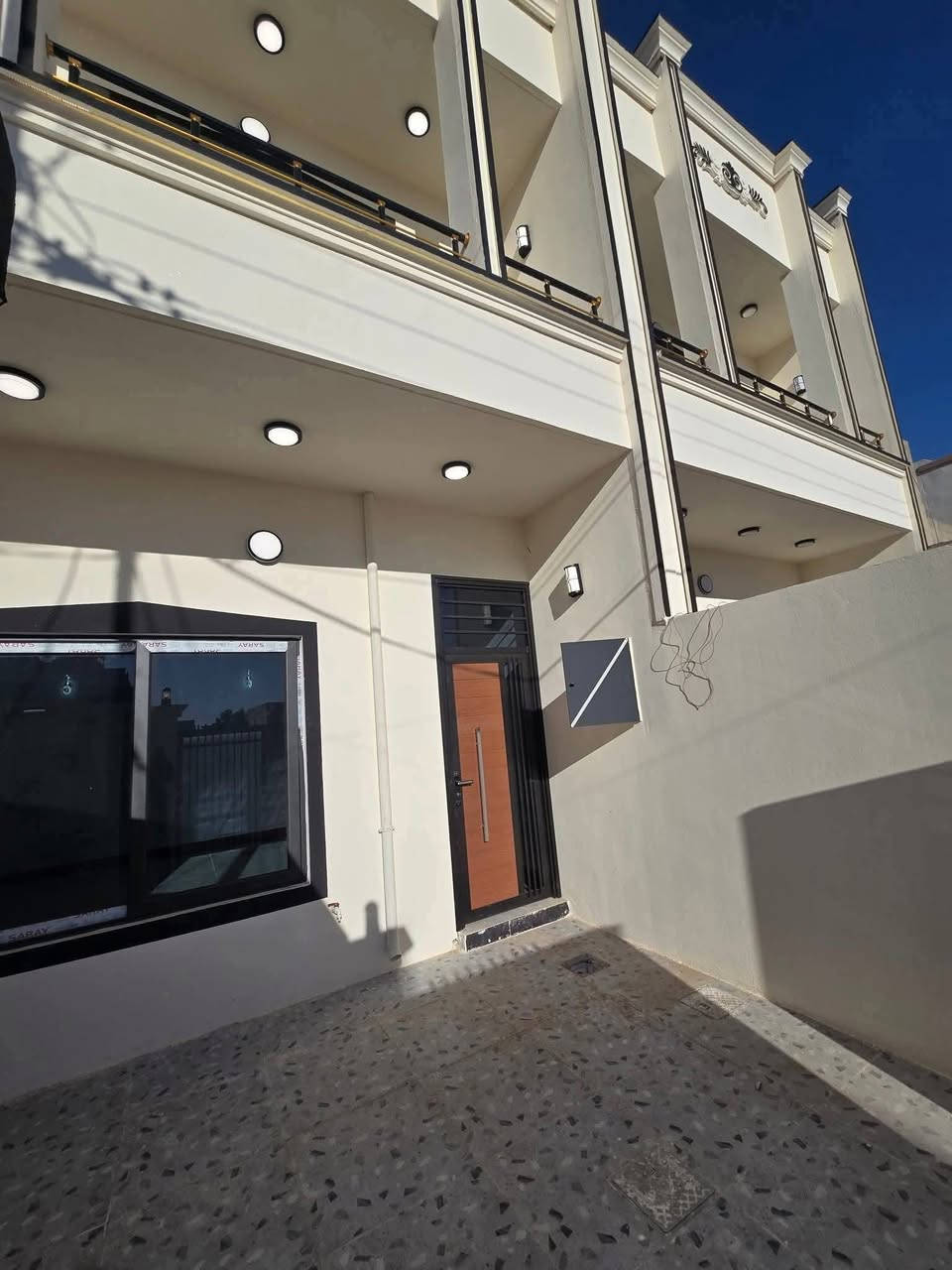 اعلان .1524
#بناء_صفر
دارين للبيع طابو صرف بأسم شخص واحد #طابق_ونص
#الموقع حي العسكري 56 قرب مدرسة افنان
غرفتين نوم استقبال مطبخ صحيات عدد 2 
نظام دكت 
سقف شتايكر شغل درجة أولى 
#السعر_ 102 مليون مع المجال 
للاستفسار***********
مكتب صقور الجبل  للعقار كركوك 
#عنوان_المكتب حي العسكري قرب جامع خديجه الكبرى مجاور أسواق البركه
