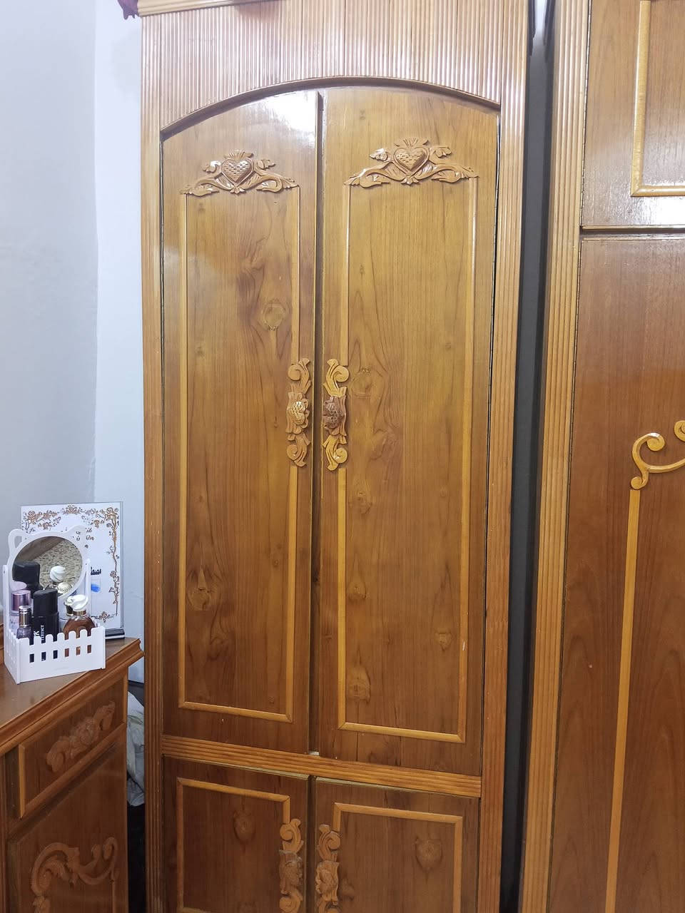 السلام عليكم غرفه نضيفه للبيع السعر 750لاستفسار ع هذا الرقم ***********
