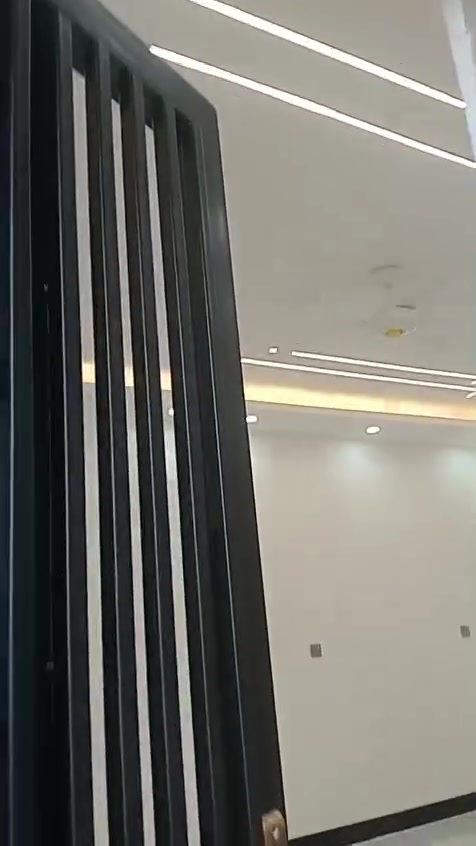 سهل نينوى مجمع طيبه
دار للبيع مساحه 200 متر غرفتين نوم + غرفه وبيتونه طابق ثاني هول استقبال مطبخ حار وبارد مشتملات خارجي وداخلي مع حديقه كافة خدمات ماء كهرباء شارع صبه 
للاستفسار ***********
