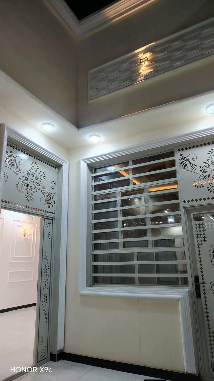 #150متر فول بخط لأول يعني مرحله اولئ 

لبيت يبعد عن شارع لعام 100متر تبليط لباب لبيت 
#طابو_زراعي_سند_25_نتصال***********
#عنوان_لبيت_نجف 
شارع مطار مقابل ملاحق قريه الغدير عمود 317
شغل جناي
شغل درجه آولى حقيقي 

اساس وسقف صب مركزي 
بناء طابوق 🧱 
غرفتين وصاله وستقبال ومطبخ وصحيات داخليه وخارجيه 
بيت جاهز مفتاح 🔑 

#يبعد_عن السوق مسافه بسيطه 
@#شارع تبليط وكافت الخدمات متوافره والكيات الباب البيت***********
