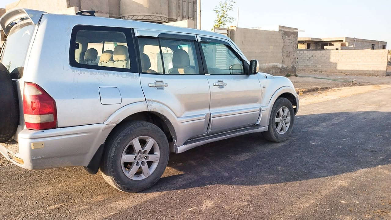 سلام عليكم باجيرو 2006للبيع مكينه 3500سيارة مصبوغه عام تخم تاير نضيف كهربائيات شغاله تبريد شرط بس غاز السعر 50 وبيها مجال مكان السيارة بغداد ***********
