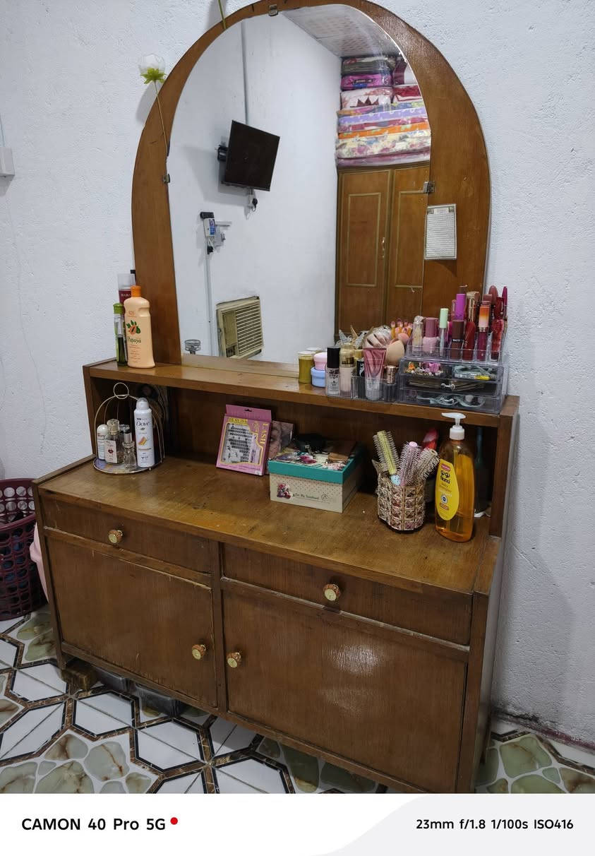 السلام عليكم
كنتور تفصال صاج عراقي 3 بيبان خشب ثكيل نضيف بمعنى الكلمة سعر 200 وبي مجال حك الجيه
وميز مرايه مثل ماموضع بصوره نضيف اي كسر مابي سعره 30
مكاني البصره الزبير 
***********
