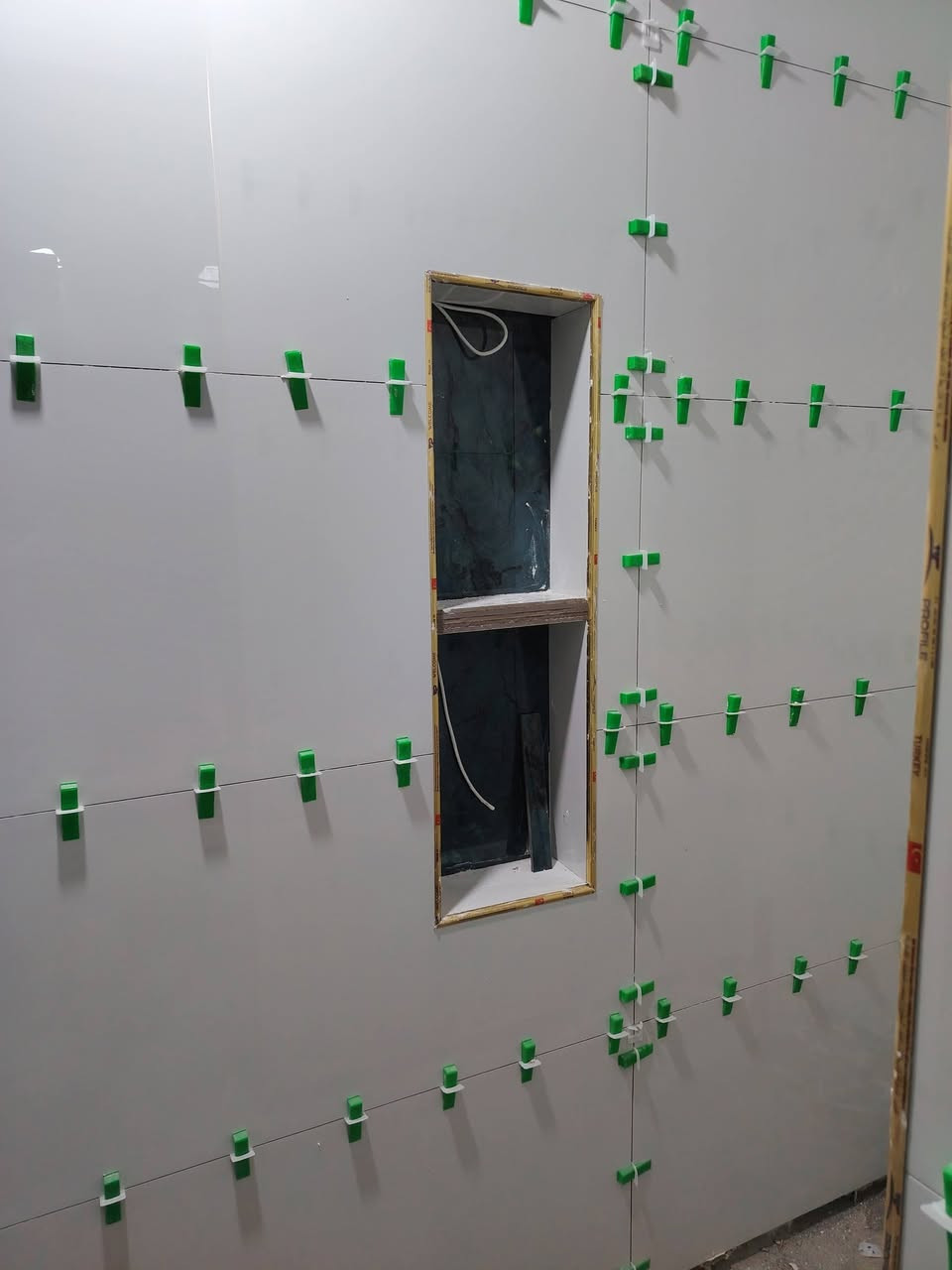 السلام عليكم
خلفه سيراميك وكاشي ومرمر والواح بورسلين شغل درجه اولى التزام ف العمل دقه عاليه استلام مهندس متواجد في بغداد ***********
