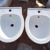 مغسلة معلقة • غربي