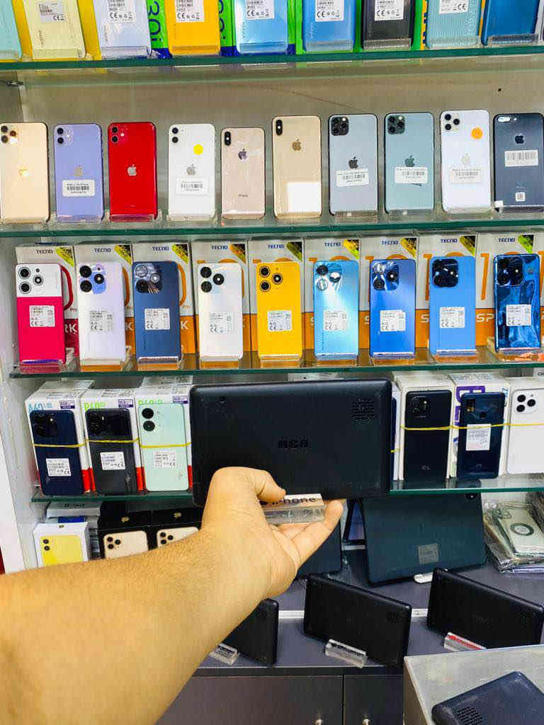 ايبادات امزون حجم 7 السعر 35 الف ذاكرة 16 
يشغل جميع البرامج حتى و ان فرمتت الجهاز يبقى اليوت يوب شغال 
العنوان معرض ضياء شارع الخليج مقابل مرطبات زهرة الخليج 
*********** الصويرة
