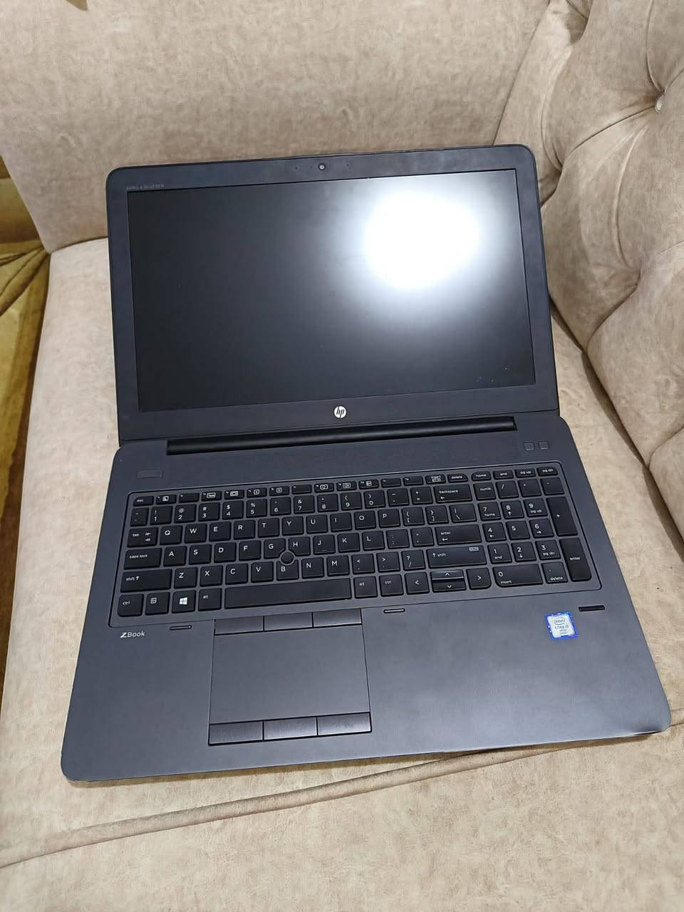 السلام عليكم 
لابتوب بي مشكلة بالبورد ضرب بسبب خليت هارد مو nvme لان هو ياخذ هارد نوع nvme وديته لمصلح ما عرفله 
الحاسبة تشتغل بس البايوس ما يقلع ف الشاشة دوما سودا والفانات تشتغل
اذا احد يعرف البورد مالته وين ينباع لا يقصر 
واذا احد يشتريه ك قطع غيار ابيعه هو وشاحنته 120 واط 
سعرهن 80
ملاحظة مابيه هارد ورام


**إذا كنت صاحب هذا الإعلان وتريد حذفه لأي سبب، رجاءا أرسل رسالة إلى الدعم الفني**