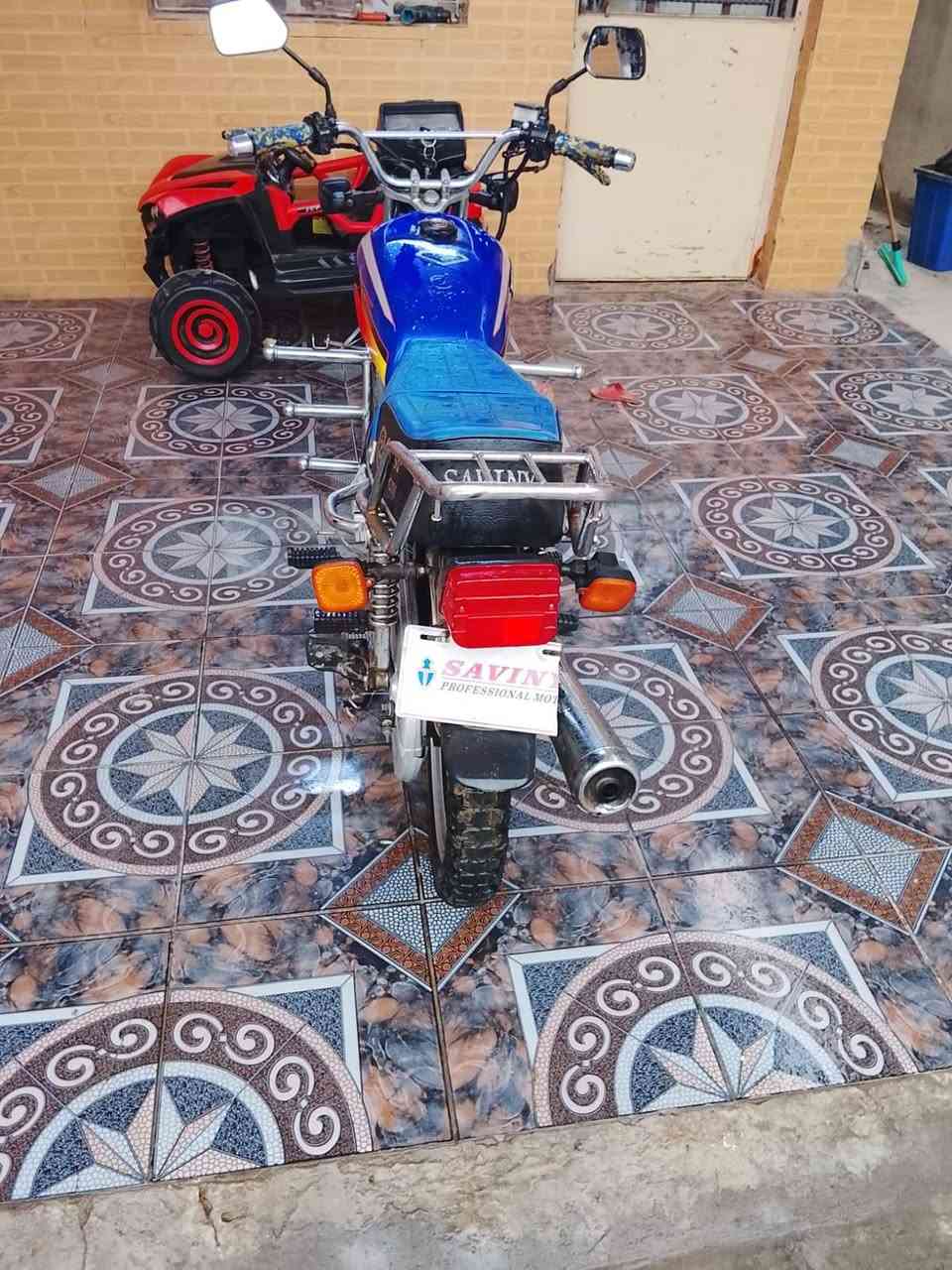 دراجه ايراني للبيع السعر 450 بيه مجال جديده كهربائيات كله شغاله مكفوله من كلشي موديل  22 محرك بلادي عنواني الرمادي حي ضباط للاستفسار على رقم ***********
