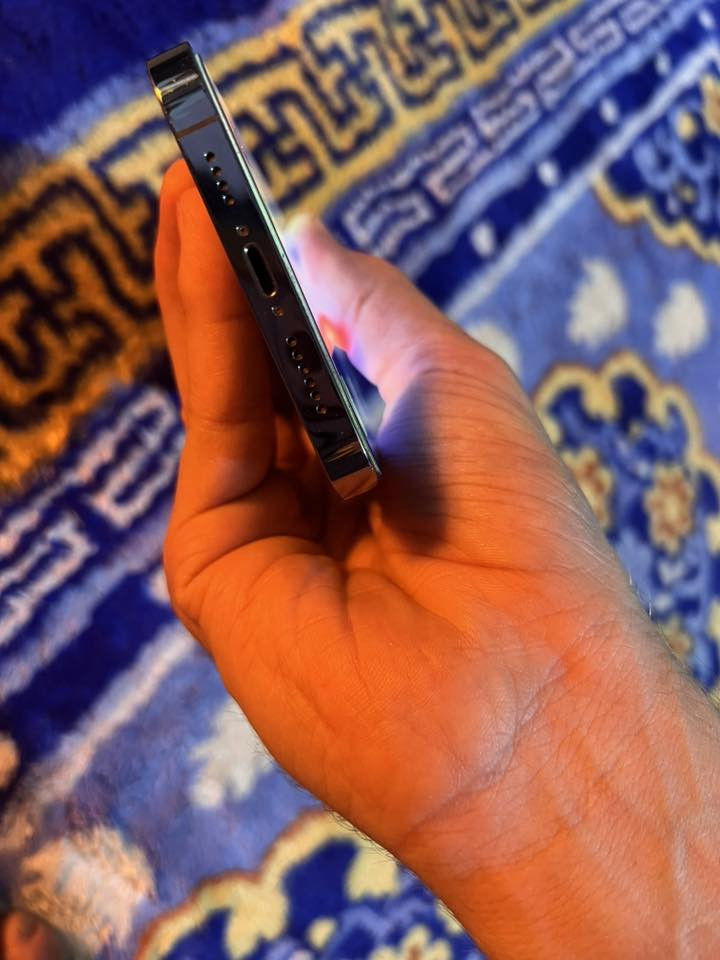 ايفون 13 برو ماكس ذاكره 256 بطاريه 83 مكفول من كلشي  
نظافه 100/100 وتر مامفتوح جهاز دبل سمكارت شرق اوسط
   لون بحري السعر 750 بي مجال   مكاني بغداد 
رقم ***********
