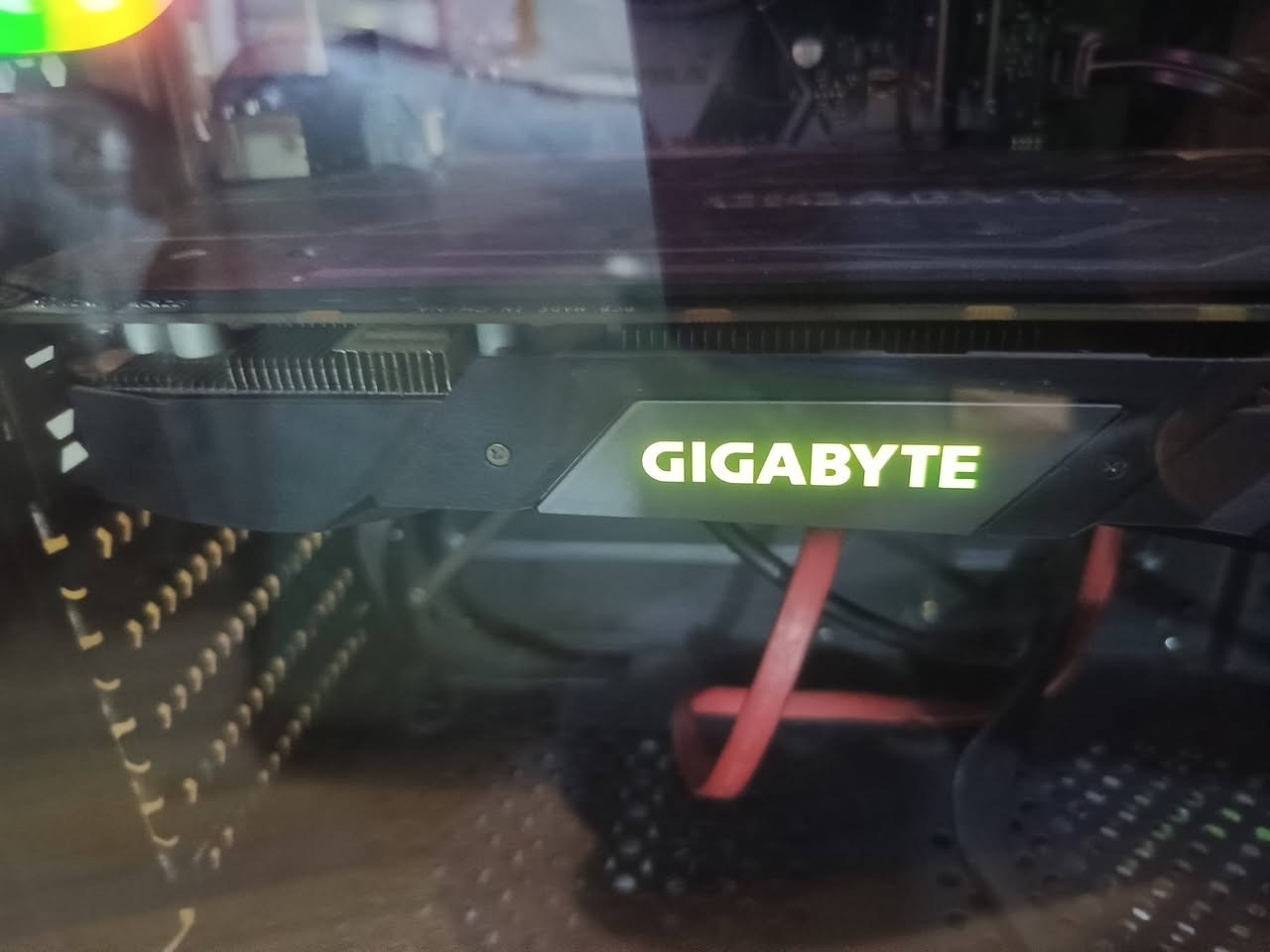 تجميعه العاب خرافية 
مواصفات 
i5 9400f 
 GPU 1660 6GB 3fan 
600w
RAM 16 DDR4 8.2
HARD 1TB=128 SSD
ويه مال الانترنيت هديه 
السعر 425 وبيه مجال وكلش نضيفه

***********
