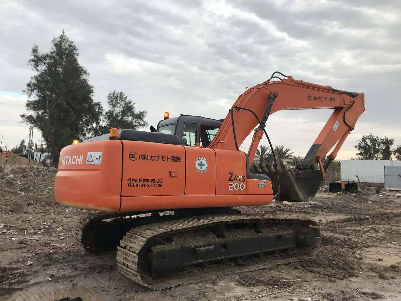 السلام عليكم للبيع حفارة هيتاشي زت موديل 2004 رقم ألماني حداديه نضيفه كهربايات كلها شغالة حفارة جاهزه للعمل الاستفسار الاتصال على الرقم ***********  ***********
