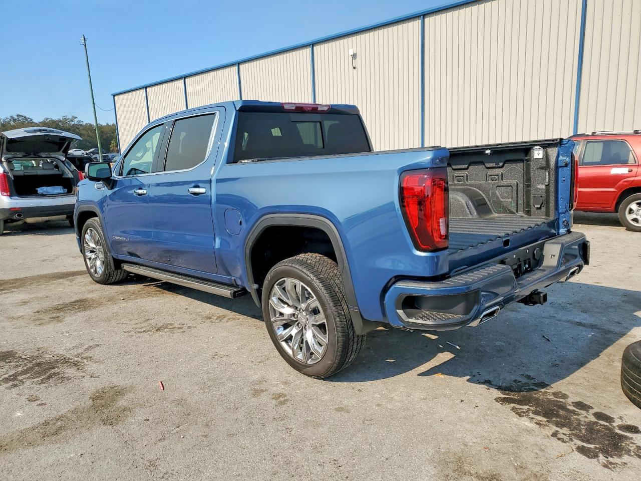 🚨 تنويه مهم
هذه السيارة معروضة في المزاد الأمريكي 🇺🇸
والمزايدة والشراء تتم عن طريق مكتب الباخرة للمزادات 🇮🇶
🔥 تدخل بكتاب الشهداء
───────────────

🚗 السيارة: 2025 GMC Sierra
📅 تاريخ المزاد: 16/02/2026
🚢 الشحن: $2,267 (umm_qasr)
📏 المسافة: 5,706 ميل
🔧 المحرك: 5.3l 8

───────────────

🔥 مجاناً مجاناً مجاناً
📄 تقرير كارفاكس مجاني بدون أي مقابل
───────────────

🚗 سحب السيارة خلال 24 ساعة من وقت التسديد
💸 حسابات مخفّضة وعمولات أقل من السوق
───────────────

🚢 الشحن متوفر من:
🇺🇸 🇨🇦 جميع الولايات الأمريكية والكندية
➡️ شحن مباشر إلى العراق
➡️ العقبة – جبل علي – ميرسين
───────────────

🛃 تخليص كمركي كامل من ميناء أم قصر
🏔️ تخليص كمركي إلى إقليم كردستان
🇯🇴 شحن مباشر إلى عمّان (العقبة)
🇹🇷 شحن إلى ميناء ميرسين – تركيا
───────────────

🏢 فروع الشركة:
📍 الفرع الأول: بغداد – السيدية – الإعلام
📍 الفرع الثاني: الإمارات العربية المتحدة – الشارقة – الصناعية 4
───────────────

👥 مجموعة البيع والشراء:
https://www.facebook.com/share/g/17pXXBgeeU/?mibextid=wwXIfr

───────────────

🎵 TikTok:
https://www.tiktok.com/@al_bakhera?t=8qGOLioZlVE&_r=1

───────────────

📞 للاستفسار والتواصل:
+9647739115599


**إذا كنت صاحب هذا الإعلان وتريد حذفه لأي سبب، رجاءا أرسل رسالة إلى الدعم الفني**