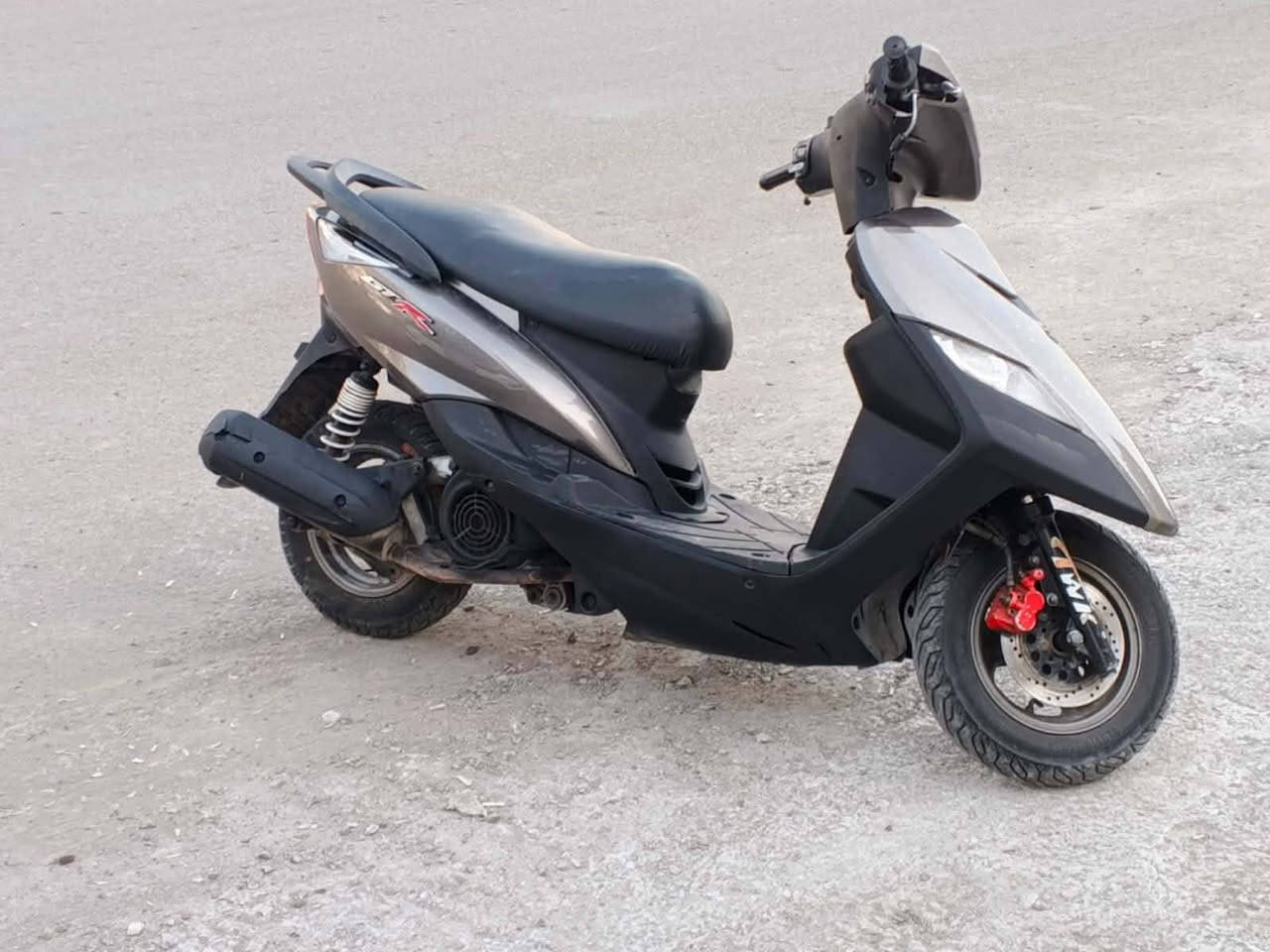 سلام عليكم دراجه ماكس ثعلب بلادي نكره سلف كهرباء شغلات دشبول شغال سلف هندر دراجه بركيات عل طخه كلها شغاله دراجه قفل جنطه ستيرن شغال 600قفل مكاني  الدوره ***********
