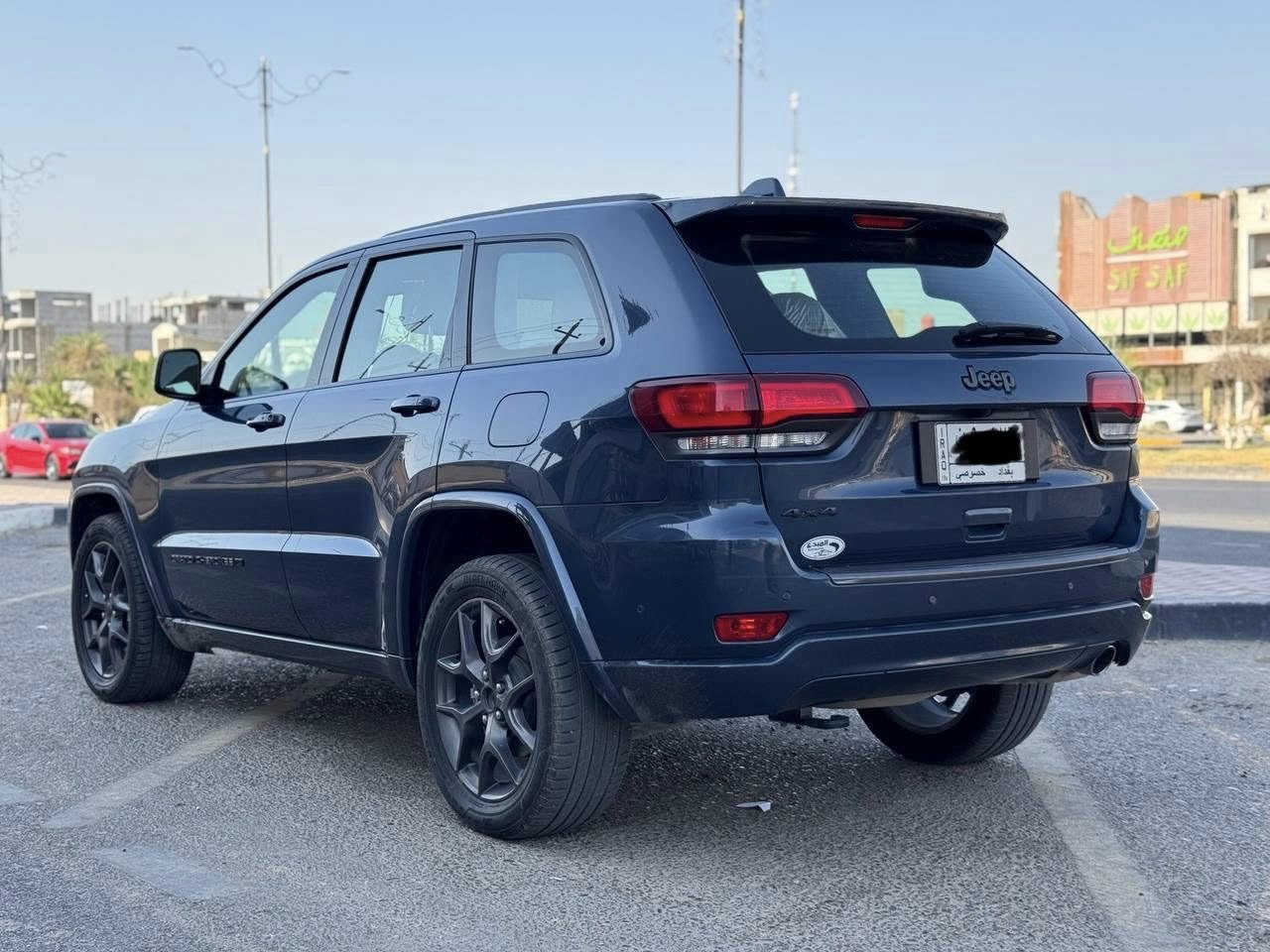 السلام عليكم
جيب گراند شيروكي ثمانينيه خليجيه
* رادار امامي مع مانع تصادم . 
* تحذير الخروج عن المسار . 
* دفع رباعي 4x4 محرك 3600 
* المقاعد الأمامية كهربائية .
* ذاكرة لحفظ وضعيات الجلوس . 
* المقاعد الأمامية  تبريد وتدفئة . 
* المقاعد الخلفية مع تدفئة . 
* انظمة القيادة .
* نقطة عمياء ..
* مقود السائق كهربائي . 
* تدفئة ستيرن . 
* سقف بانوراما .
* شاشه كبيرة مع نفكيشن GPS . 
* كشافات ضباب بروجكتر زنون . 
* تشغيل عن بعد .
* صندوق كهربائي .
* حساسات أمامية . 
* حساسات خلفية .
* كاميرا خلفية .
* مرايا متحسسه للضوء العالي . 
* محدد سرعة . 
* نظام بريك اوتماتيكي ( Auto Break System )  
* رادارات .
* المسافة المقطوعة ( 74000 ) كيلو
* وبعد هواية مواصفات .
بيها فقط بارد بالبنيد موضح بالصور قبل التكحيل مسويها يم المندلاوي
* السعر ( 315$) وبيها مجال 
تلفون (*********** ) 
مكاني كربلاء
