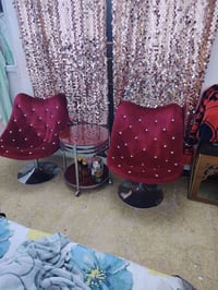 كراسي عدد ٢ وطبلة للبيع للاستفسار ٠٧٧٤٥١٩١١١٥