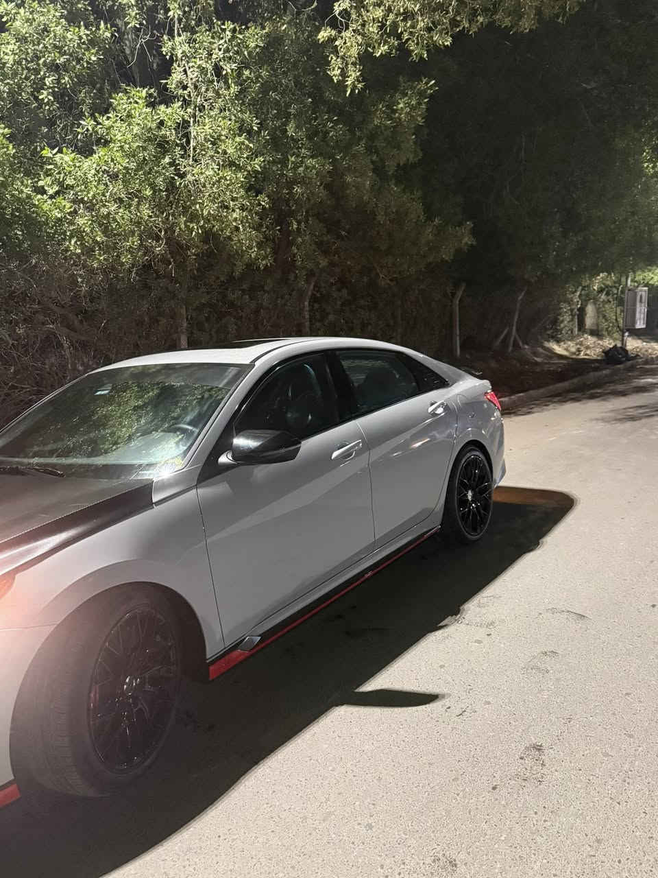 السلام عليكم للبيع او مراوس بـ موستنك 20 وفوك GT
 هيونداي إلنترا   N 2023 - لون أسمنتي مميز
الحادث : بدون صبغ السياره بيها بنيد ورصعه بل باب الخلفيه فقط ايرباك ستيرن فقط بدون لغد وشواصي
أ المواصفات الأساسية: عليها ويل سعره 500$
الموديل 2023
عداد المشي : 26ميل
الفئة: N (الرياضية)
المحرك: 2.0 لتر تيربو - قوة 286 حصان
ملاحظه : السياره عالبلاد مملعوب بيها ستوك حته الحجرات 
موجودة بيها

ملاحظه : السياره بدون اي عطل وما مشتغل اي كلوب بالدشبول + بدون اي نقص جاهزه

ناقل حركة: أوتوماتيك / دبل كلتش (DCT) - مع وضعيات قياده رياضية
الدفع: أمامي مع نظام تفاضلي إلكتروني رياضي (N
(
Corner Carving
التسارع: 100 - 0 كم/س خلال ~5.3 ثانية

المميزات:
شاشة وسطية 10.25 إنش متصله + عدادات رقمية 

نظام صوت Bose فاخر

مقاعد رياضية N مع دعم كامل

مثبت سرعة ذكي + أنظمة أمان متكاملة (تنبيه خروج عن المسار، فرامل طوارئ، مراقبة النقطة
العمياء)

إضاءة LED أمامية وخلفية

مكيف أوتوماتيك ثنائي المناطق

جنوط رياضية مقاس 19 إنش

دخول وتشغيل بصمة

سبويلر خلفي + عادم رياضي مع خاصية N Sound

• اللون: أسمنتي (لون نادر ومطلوب)

أ الموقع: [ بغداد - بغداد الجديده النعيريه ]

§ السعر: [215$] بيها مجال

للتواصل : اتصال

واتساب : ***********
