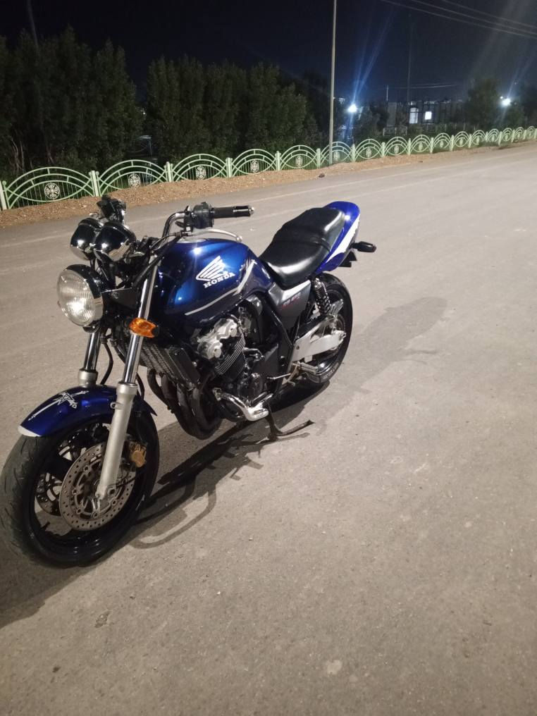 السلام عليكم دراجه هوندا سيبي فور جيل ثاني مكفولة نعومه فول شلعه معدل فول شرط كابريتر ما مفتوحه كلها شغاله نطول للطول دراجه احلى من الصوره الله شاهد شراي يتصل على الرقم*********** اني خادم مكان على الشرقي/سعر مليونين عمارة, ميسان
