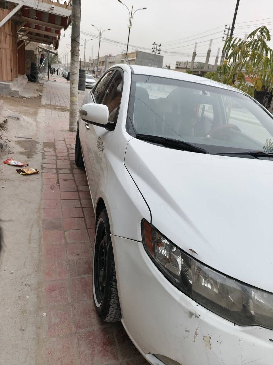 السلام عليكم فورتي 2010 رقم بغداد انكليزي محرك 1600 كير ومحرك مكفولات تبريد شغال بيه جنطه مبدل وجاملغ خلفي عكس السايق مصبوغ فول بصمه واشاير بالمري السياره فول عده الفتحه بيه خياسات بصيطه السعر 88 وبيه مجال *********** مكاني كربلاء وراعيه بكربلاء يمي
