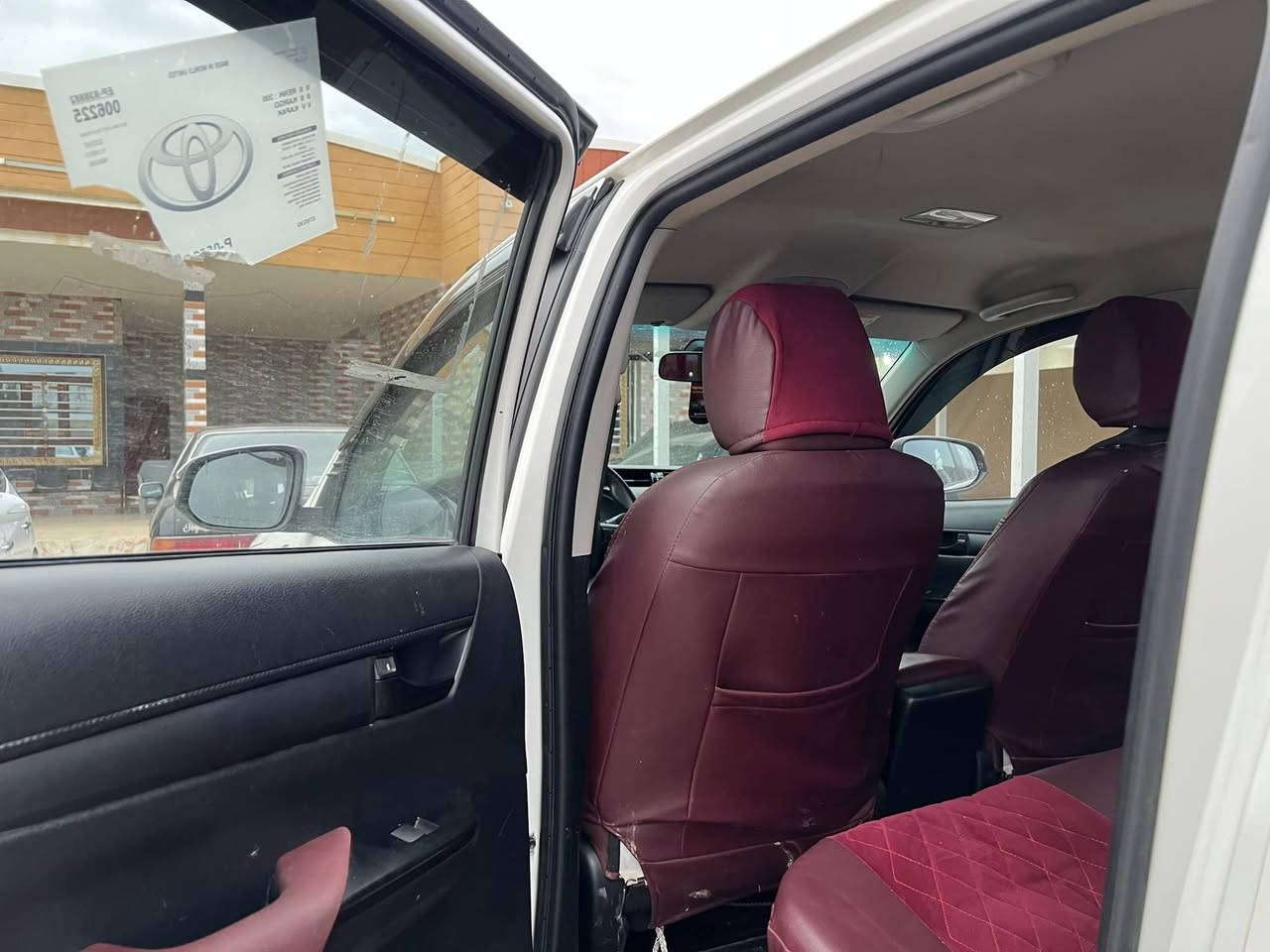 سلام عليكم 
بكم هايلوكس للبيع
موديل 2021سيد نهرو 
كير ومحرك شرط 
سنويه جديده تحويل شرط 
تواير وصدر جدد
السعر 245 وبيها مجال للطيبين 
الرقم ***********
