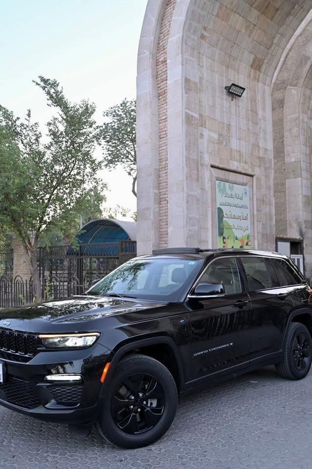 جيب كراند شيروكي هايبرد 2024 (( بدون اي نقص )) 
الضرر: (صبغ على گد شبر بداية البنيد بدون تبديل  👉)
ايرباك  وراجع سستم
 ماشية 39
لون اسود  
{ رقمه بغداد باسمي }
🟫 حجم المحرك ٢٠٠٠ تيربو جارج ٣٧٥ حصان مع محرك الكهرباء اسرع من الهيمي
نظام الشحن : الشحنة الوحدة تمشيك 50 كيلو بدون بانزين  + هايبرد + بلك ان🔌  
مع خيارات 3 تغير نوع المشي دگم
1-كهرباء فقط 
2-بانزين فقط  
3- كهرباء وبانزين حسب المشي 
🔴 حساسات خلفية
🔴 ‏‎حساسات جانبيه بالمري
🔴 خمسة راكب المرغوب👍
🔴 رادار 360 درجة
🔴 تعريب جمع الشاشات 
3شاشات📺
🔴  تحديد مسار  
🔴  تبريد قطعتين امامي + خلفي تحكم  
🔴 ️خمس انضمة قيادة 
🔴 بانوراما على طول السيارة
🔴 دفع رباعي. 
🔴 كير ماوس مع وضعيات القياده المختلفه للجبال والطرق الوعره والرمال والطين
🔴 شفتات ستيرن 
🔴 هاند بريك بصمه 
🔴 ️مقود جلد + تدفئة 
‏🔴  Reverse Tilt Mirrors المرايا  المائلة عند الرجوع 
مواصفات 
1️⃣ لايتات لد 
2️⃣ تدفئه  كشنات
3️⃣ شاشات دجتل  شاشه كبيرة مع نفكيشن GPS بدون نت 
4️⃣ كراسي خزن ميموري  
5️⃣ سستم صوت ALPINEو دمام خلفي بلادي 
6️⃣ تشغيل عن بعد
7️⃣ نظام محاكاة العجلة الذكي 
8️⃣ نظام ملاحة 
9️⃣ نظام قيادة ذاتية 
السعر ::  317

للأستفسار يرجى الاتصال☎️📞 
‭0772 262 2954‬
***********

مكان السيارة بغداد البنوك
