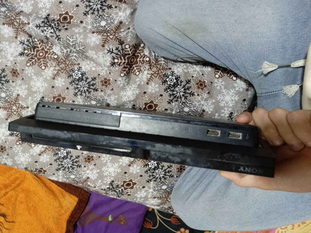 سلام عليكوم عندي بلاي 3 مستعمل ستعمال قليل معا يده واحده1 وشاشه حجم 25 مستعمله ستعمال قليل ولا بلاي معا ويرات كامله وبلاي نضيف كلش وشاشه كذالك الاستفسار *********** لاتصال
