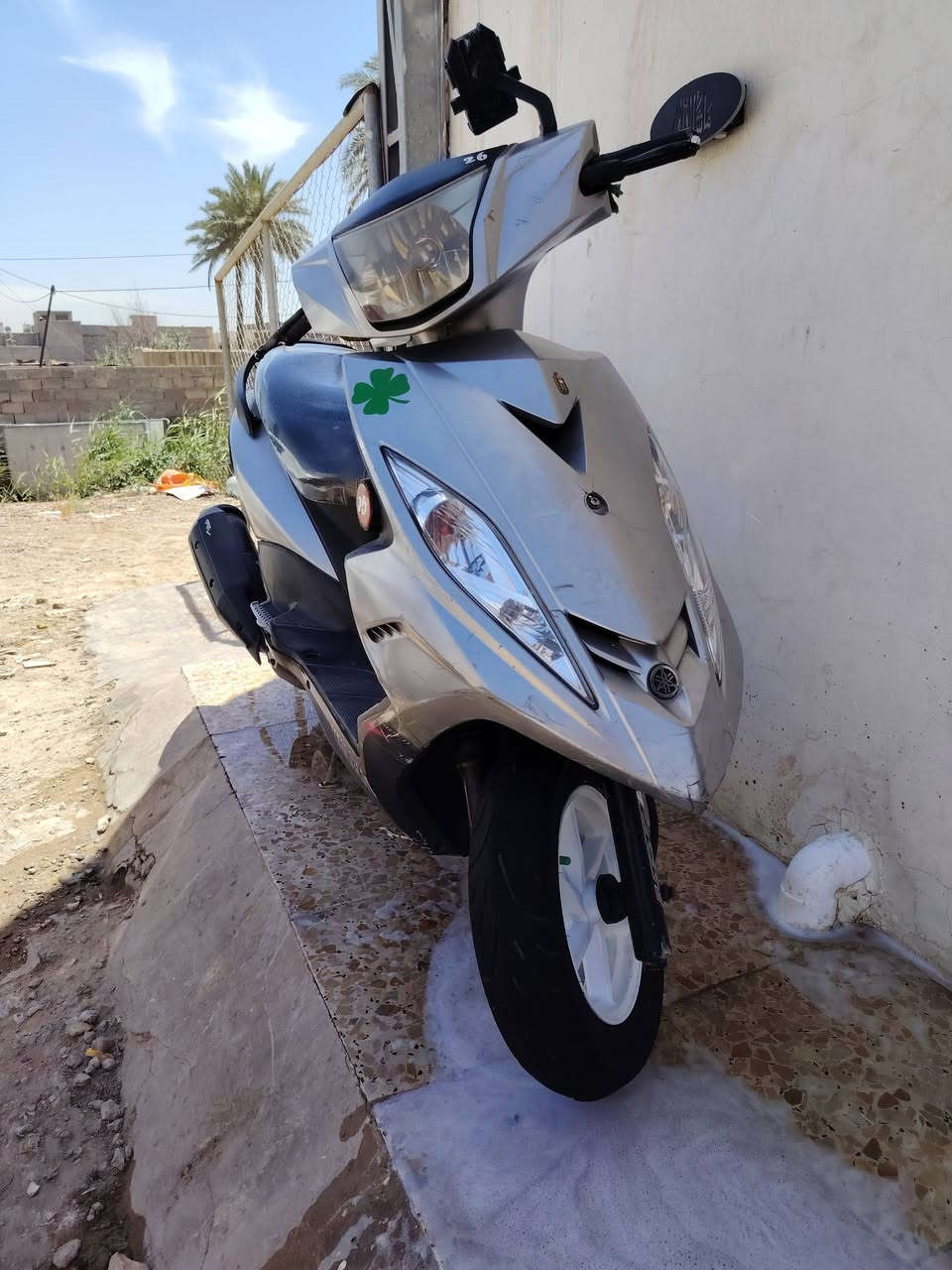 السلام عليكم دراجه GTR للبيع بلاديه كفرات ختم واحد نكره سلف كهربائيات كلهه شغاله المكينه بلاديه مامفتوحه صار شهر نازله من رمبه المكينه بعدهه ستيل نوعيه الدهن استعمل امزويل بانزين محسن كيلو متر شغال ماشيه 18 الف حقيقي الرون شغال طوافه البانزين شغاله دراجه بلاديه مامتعوبه اوراقهه كامله ويل ابيض تايرات جدد بعدهن مال رمبه البلاديات السعر مليون و 150 وبيها مجال الشراي يتصل واتساب أو ماسنجر ***********
