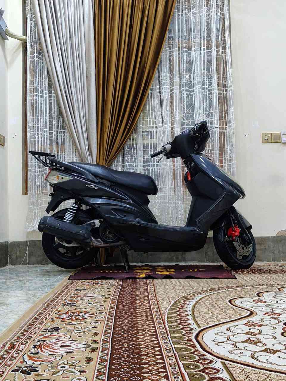 السلام عليكم 
(سكنس فحل)
نوزل خط واحد 
بلادية الممشى (54.906)
دراجة متروكة محتاجه ادامة كلاجات +
بيه صوت زنجيل بل كور 
***********واتس
