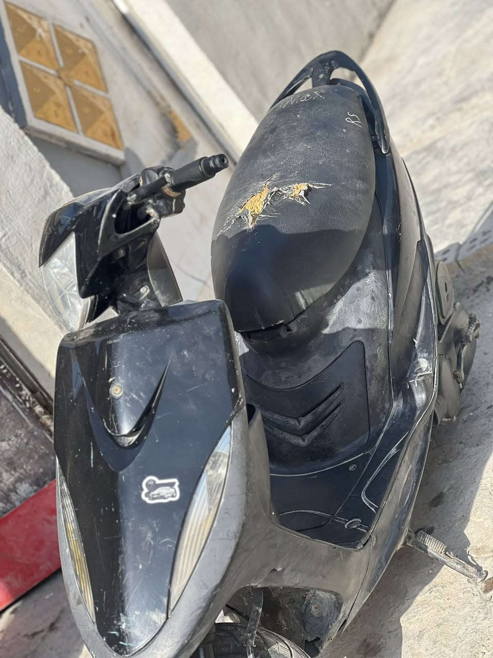 ماكس عدله
مكينه خشنه
وسادات كلها ختم 
واحد كفر مختم
كهربايات سلف شغاله
يحتاجلها ترتيب سعر٣٥٠
مكان شعب ***********
