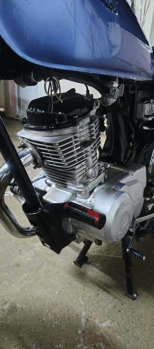 السلام وعليكم
دراجه البيع نامه موديل 2016 
كامله دراجه مابيها وراق 
بيها مكينه مال موديل 23 
شلعه معدل تخبل بيها كلج 200 
رقم *********** 
مراوس  هم يرهم
