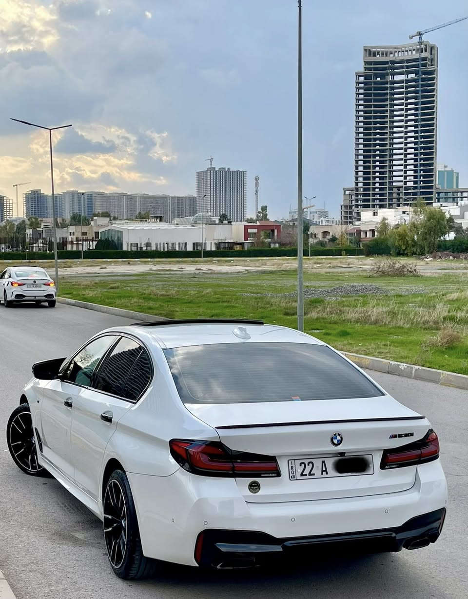 السلام عليكم
BMW 530i 2022 

السياره كلين تايتل 

والسياره مغلفة كامل PPF

ماشية 55 mil فقط

اعلى فئة من ناحية المواصفات 

سماعات هارمن كاردن 

داخل ملكي 

ليد داخلي 

حساسات 360 درجة

تدفئة بالمقاعد 

داتاشو 

مقاعد مال 740  

بيها فقط PDR بسيط جداً 

السياره موجودة باربيل

السعر : 355 وبيها مجال 

***********

***********
