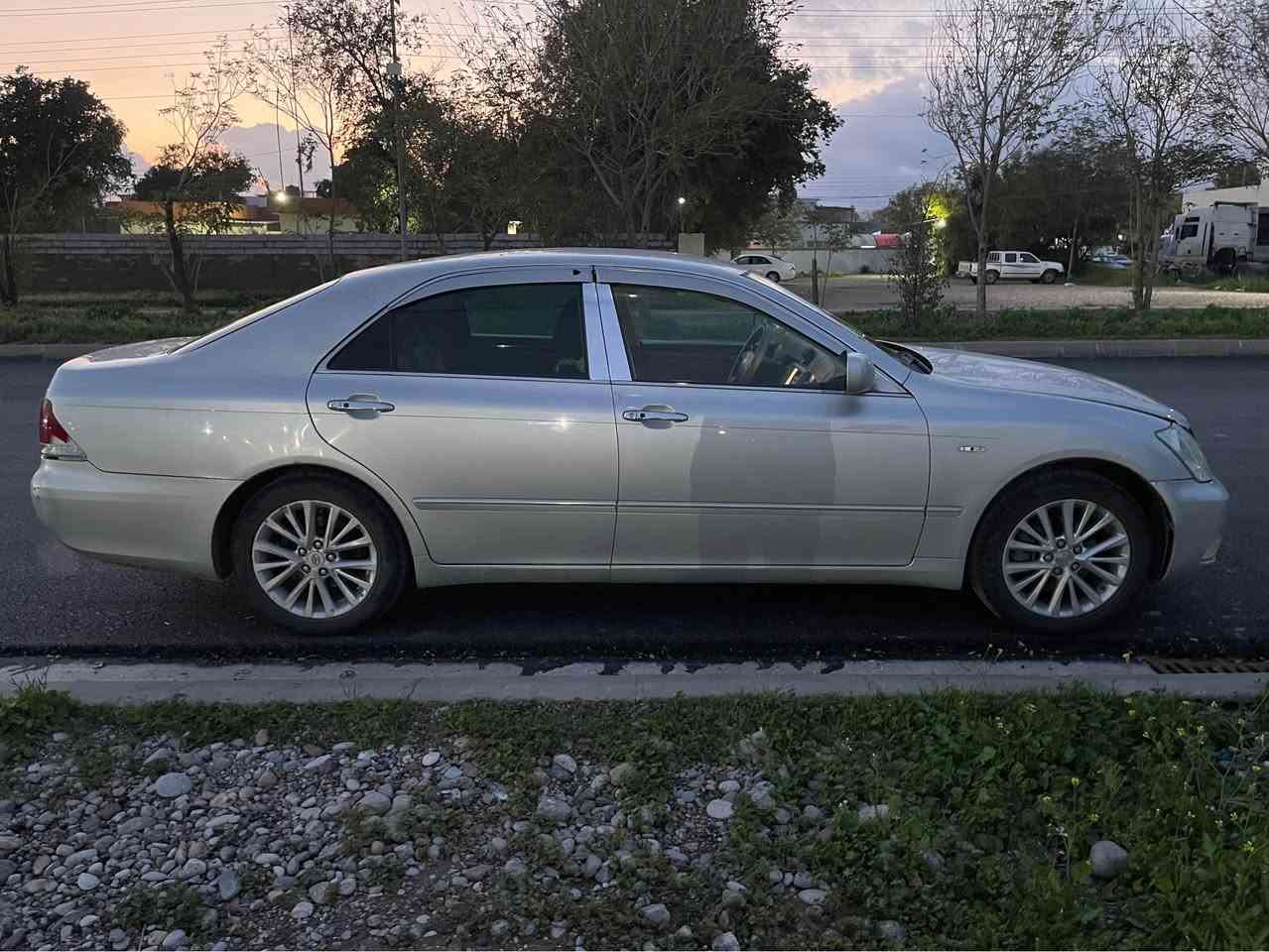 شاهينة مووس مؤديل ٢٠٠٥ گيرو مةگينة بةشةره ت و تةقةو ره قة بةشةره ت و تةبريد ساردو گةرمة بةشةره ت و چوار تاى لوك لةژيريتى و داية سپره ى دانةبةزيوه و ناوه ره ساسية و سي دوو كمة و مةگينة گةوره و گير گةوره ية بي دوكةل وتةنها شؤين مووس كةى بوياخ و ١٨١هةزار روية و سقفةى وه ك شووشة و لاشةى وه ك شووشة 
سعره ى ٥٤وه ره قة 
*********** كيفري, ديالى
