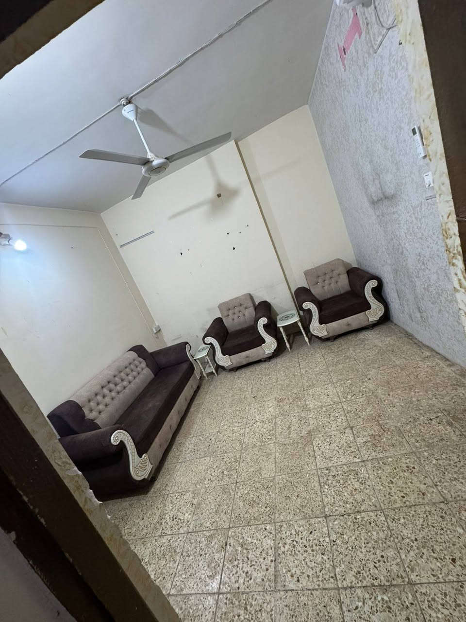 السلام عليكم
شقه للايجار 
طابق اول 
مناوي باشا 
موثث غرفه وصاله ومطبخ وصحيات 
650 شامل جور الماي والكهرباء 
عوائل ومضفين بدون امور غير خلاقيه 
عقارات حيدر القاسم 
***********
