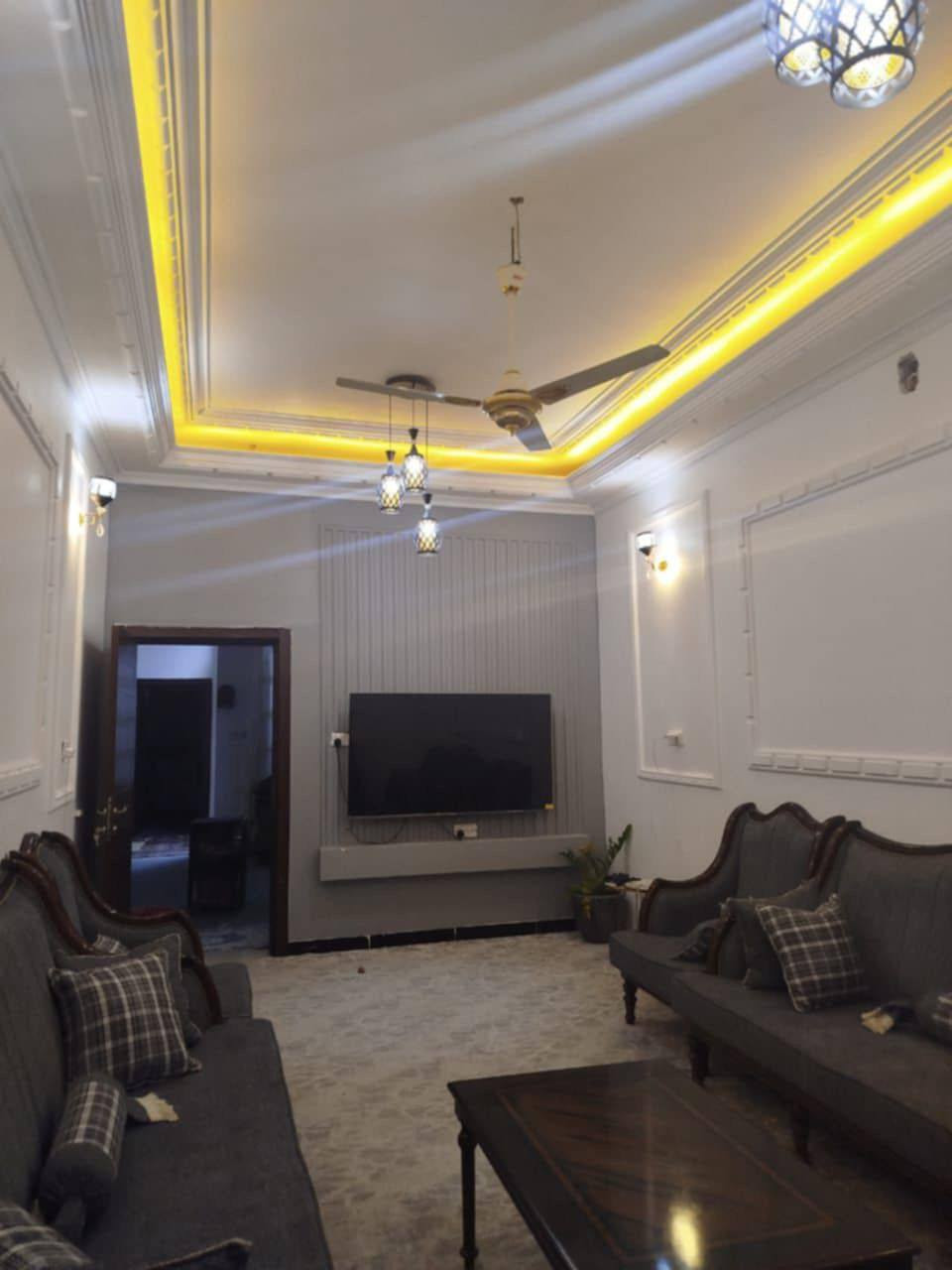 #السلام عليكم
#بيت للبيع في حي الصحه مساحه 140متر. موقع مميز جدا خلف مدينة مارينا المائيه.. بسعر جيد 💸🔥
#الموقع خلف مدينه مارينا طابو زراعي سند 25..
 #يبعد حوالي 100متر فقط عن شارع الكورنيش..
#عرض الشارع 10متر تبليط..
#الواجهه 7.40متر..
#النزال 19متر..
#البيت طابق واحد فقط 
#يتكون البيت من⬇️
(كراچ .صحيات خارجيه .استقبال . صاله. . مطبخ . كلدور . غرفه نوم كبيره. صحيات داخليه.  منور. بيتونه كبيره)...
#البيت بناء حديث درجه اولى ابواب قاصه وشبابيك المنيوم ثقيل وارضيه مرمر وسقوف جبس بورد..
#البيت بالواقع احلى من الصور 
#سعر البيت جدا جيد مقارنه بموقعه 
للاستفسار اكثر الاتصال على الرقم ⬇️ 
***********
