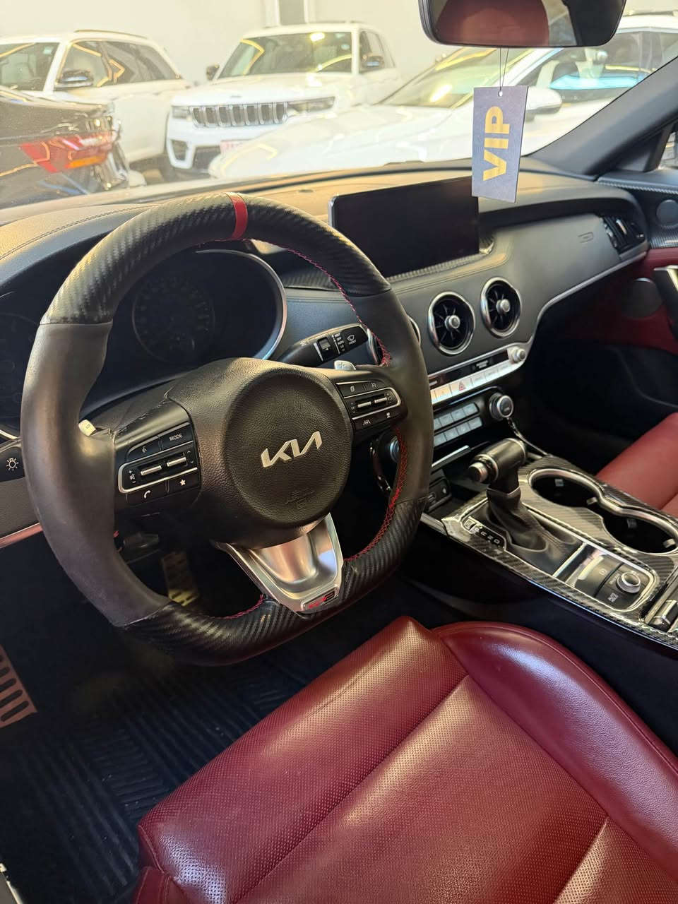 كيا ستينكر موديل 2022 فول مواصفات داخل احمر 
حجم مكينة 2500 4سلندر و توربو 
مرقمة اربيل تحويل و وكالة شرط 
ماشية : 54 الف ميل 
مواصفات 1/1 gt
الضرر : جاملغ و باب و شبر جاملغ ورا 
السعر : 175$
عنوان : دهوك 
*********** اكر, نينوى
