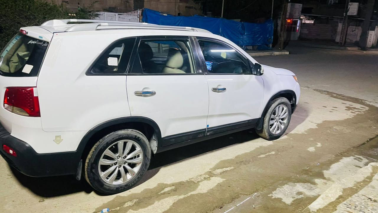 السلام عليكم 
سورنتو للبيع موديل2013
المحرك 4سلندر 2400رقم 
ربيل الدولي جديد
بسمي لتحويل مباشر
صدر امامي خلفي زين
مواصفات
تحكم ستيرن
مري شفط وشاير بلمري
حساسات
سبعه راكب
تبريد بيانوثلاث قطع
الداخل امطعم بصاج
مري شفط
يدات نيكل
تخم تايرجديد
5ويل كب حجم 18
مكان سياره بغداد 
لسعر 160
للستفسار***********
