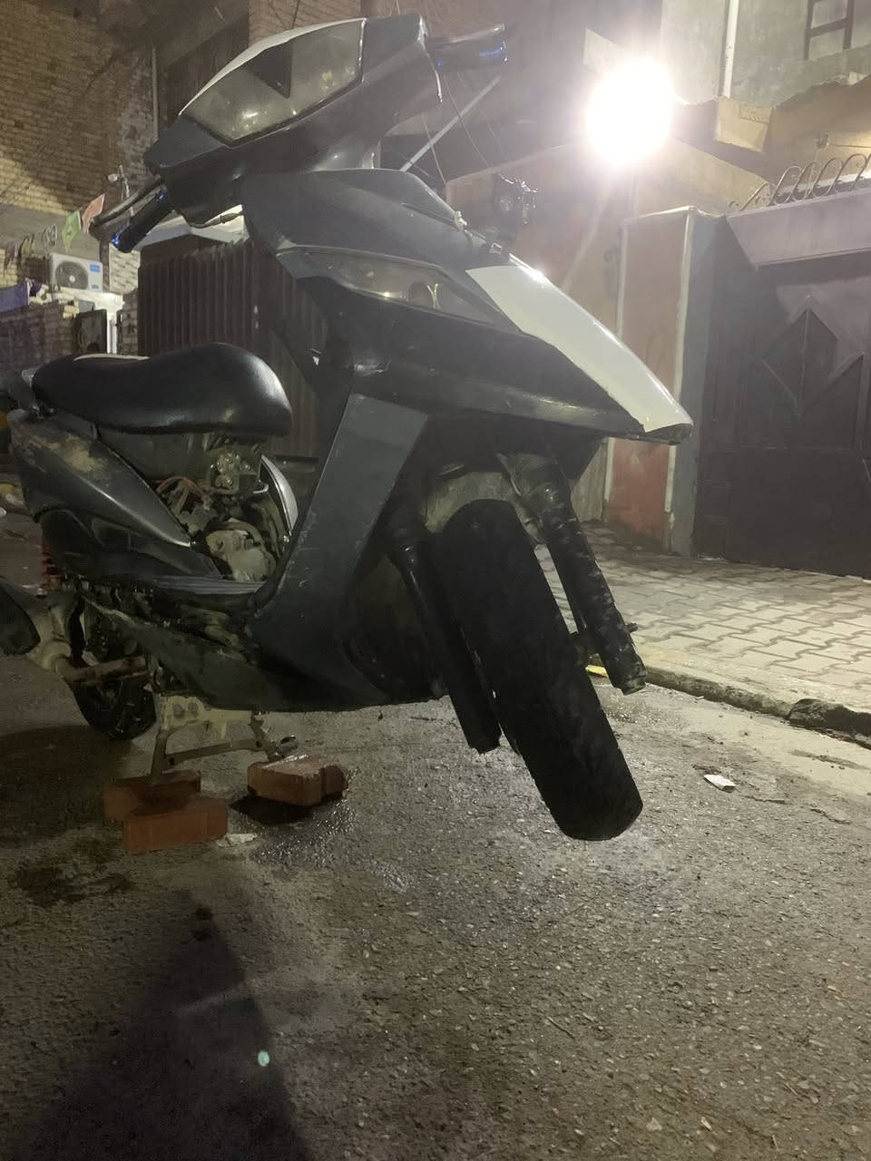 سلام عليكم دراجه البيع قيم واخذ الدراجه كابريتر وصخ بسَہ دراجه كامله الدراجه الحاضن مال مكينه موجو والثيل موجود كامله تاخذه برغي مامفتوح حتلو مراوس ماكس او اي شي رقم تلفوني ***********
