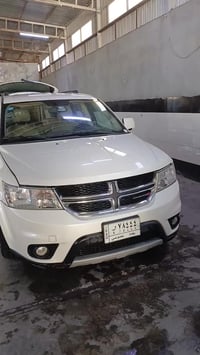 جورني ٢٠١٢ للبيع حادثها جاملغ خلفي  ٤سلندر ثلاث قطع تبريد ماشية ١٣٠ ال...