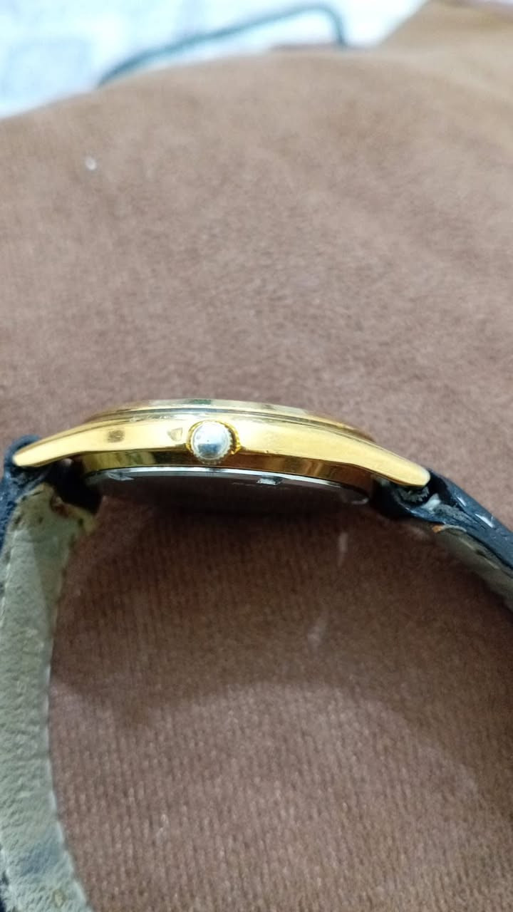 السلام عليكم 
بعد أذن القائمين على الاداره 
ساعه ماركه سايكو ياباني إنتاج قديم 
بطاريه القطر ٣٧ ملم 
ارقام واميال لامينوس 
منفذ شهري أسبوعي 
نظافه ممتازه 
سير جلد مستبدل 
السعر ٨٠ الف 
توصيل جميع محافظات العراق 
للتواصل ماسنجر 
وات ساب ***********
