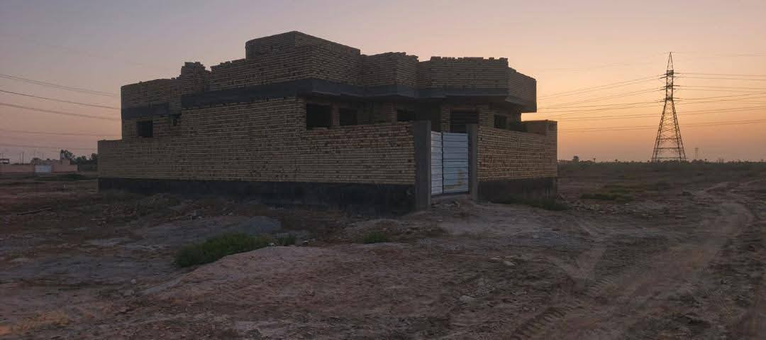 سلام عليكم ❗دار للبيع مكانه شطره سيديه بين العمارات وطاقه مساحته ❗250 متر طابو صرف بناء ❗حديث البيت كامل عوزه نواقص بسيطه بي استقبال + غرفتين + صاله كبيره + صاله صغيره + مطبخ حار + مطبخ بارد + صحيات خارجيه وداخليه سعر وتفاصيل اكثر اتصل عرقم  ((  ***********❗)
