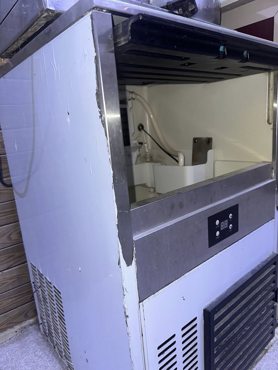 السلام عليكم
مكينة صانعة ثلج بلوري نظافه 100٪ استعمال موسم واحد وتركت العمل لا داخله صيانه ولاتصليح  مكانها السماوه


**إذا كنت صاحب هذا الإعلان وتريد حذفه لأي سبب، رجاءا أرسل رسالة إلى الدعم الفني**