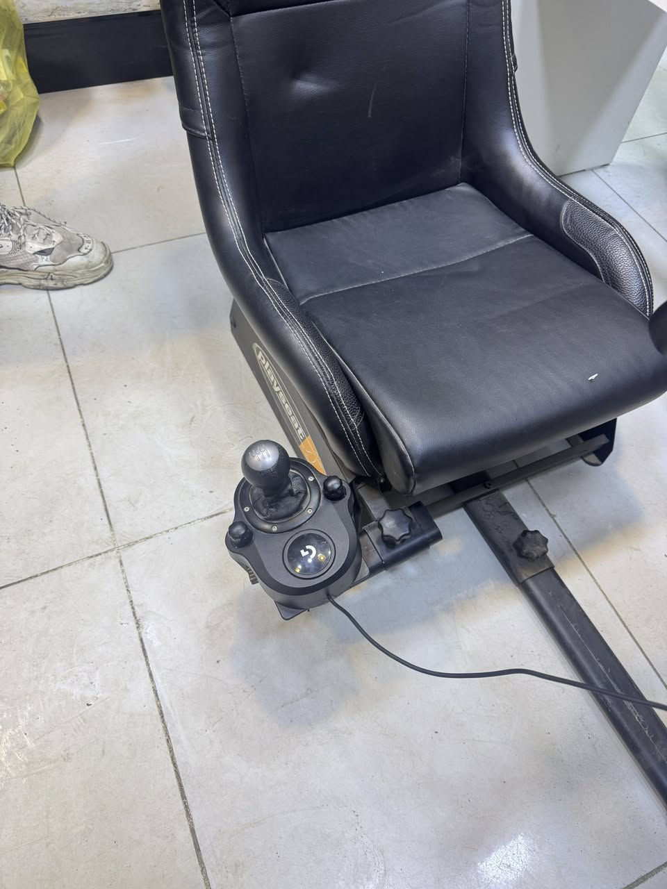 لوجتك g29 نظافه كلش زينه و ما بي اي عطل كامل كير عادي و دوسات وستيرن و الكرسي الخاص بي الاصلي مال الشركه و بسعر كلش ممتاز  ٣٥٠وبي مجال بسيط و الكرسي الخاص بي يكون اصلي و انت تتحكم بي حسب لطلب ملاحضه/يدعم بلي فور و بلي ثري


**إذا كنت صاحب هذا الإعلان وتريد حذفه لأي سبب، رجاءا أرسل رسالة إلى الدعم الفني**