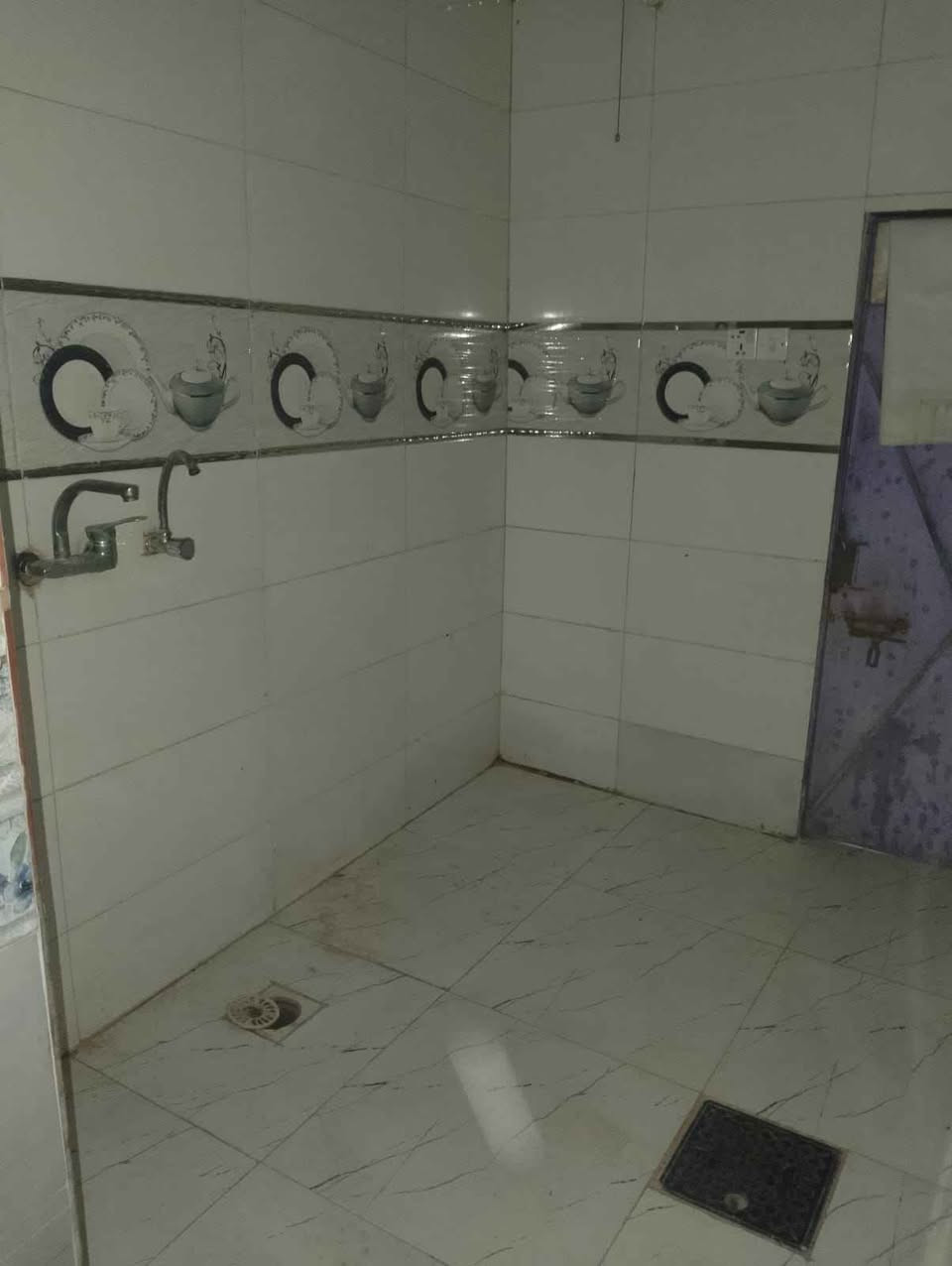 دار للبيع  70 طابقين متر حي العباس الفرع الثالث قرب مولده صدام كافه الخدمات التفاصيل كافه الخدمات /السعر والتفاصيل علخاص او اتصل على رقم  *********** كربلاء, العراق
