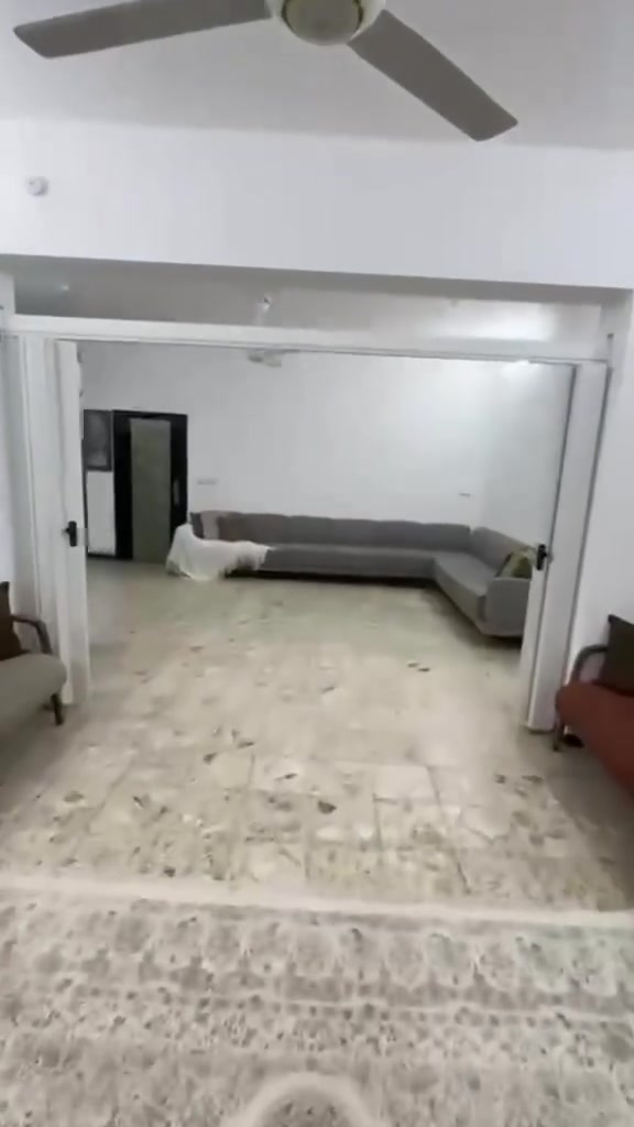 دار للبيع 🏡 حي الغري ٢٠٠ متر
طابقين ٤ غرف 
بناء نظيف وخريطه راقيه 
قرب متنزه الغري العائلي
***********

