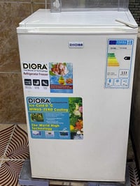 ثلاجة حجم صغير فول جديد استخدام قليل  بشرط سعره ١٢٥ بيهه مجال ان شاء ا...