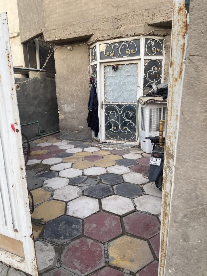 السلام عليكم
مشتمل طابو ملك صرف للبيع بالاكرمين قريب على المدارس مساحه 100م  5*20 هول وغرفه ومطبخ وصحيات داخليه وخارجيه الطابق الثاني بي غرفه صغيره البيت بي مؤجر قريبا 
يطلع
ملاحظه (تكدر تسحب قرض اسكان او ترميم)  
للاستفسار واتساب ***********
