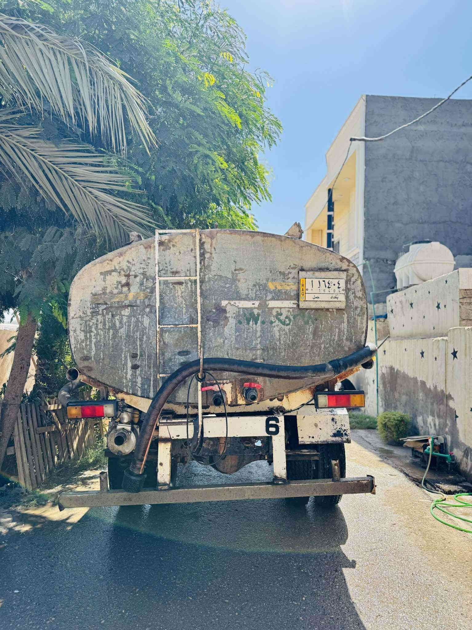 للبيع فقط سياره هينو جيش شعبي
موديل 1984 سنويه بدي عليه بطل 9000لتر وبديه البلادي هم موجود ويا رقم بغداد سنويه 26 سياره جاهزة كير محرك
 اكسل قمارة نضيفه سيارة جاهزة للعمل العنوان ديالى بعقوبه السعر60 ورقه ***********
