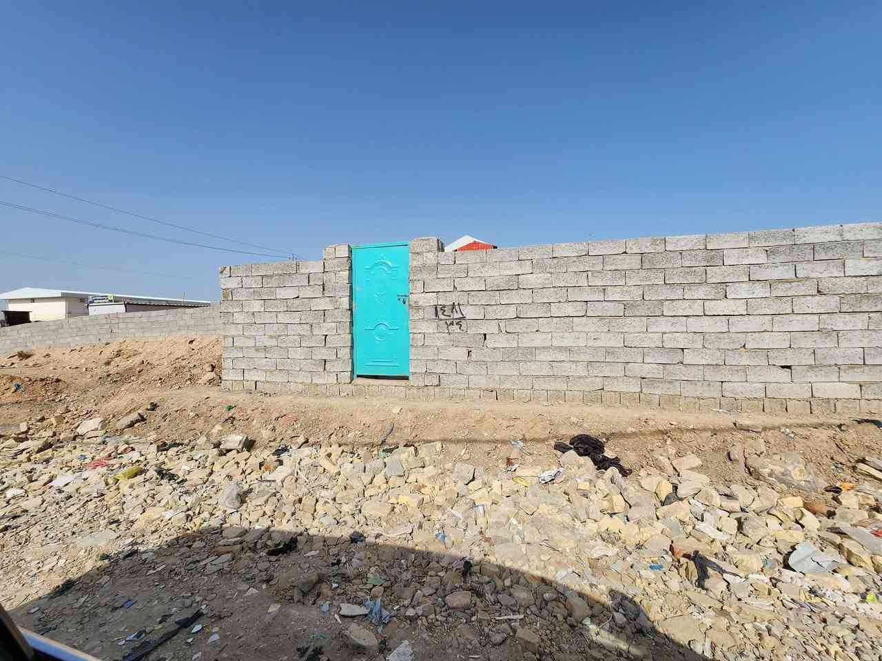 ,عرصه للبيع
 مساحه 250 متر سند 25 مداور بأسم المشتري مسيجة ومرقمه ومشمول بالتطويب 
العنوان خلف حي الحضاره البو جاسم مقابل مديرية المخدرات الجديده تبعد عن الحضاره ٣٠ متر
الاستفسار أتصل  ***********+*********** واتساب او مراسلة الصفحة ***********
