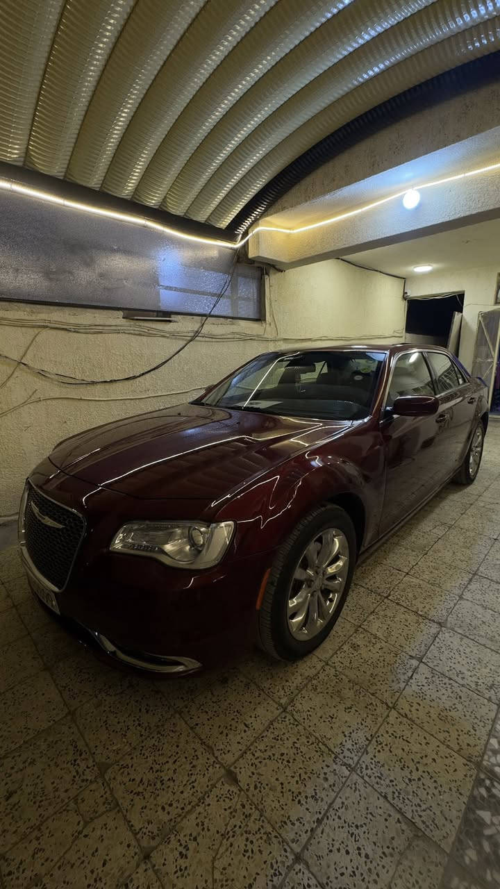 كرايسلر C300 اوباما
مديل 2016 لون كرزي شذرة  
فول موصفات عدا البانوراما دخل جلد اسود بصمة صاج اسود ملكي شاشة Apple CarPlay وليس شاشة عاديه تحكمات ستيرن كامله مقاعد تحكم كهرباء ميموري خزن مقعد و تدفئه بل مقاعد 
كير ماوس طيارة 8 نمره نضام AWD مانع تزحلق كروس مثبت سرعة سستم سماعات Alpine تبريد قطعتين لايت زينون عدسه عالي ناصي 
ويل كروم قياس 18 يدات ابواب و شباك نيكل
بصمات العدد 2 و سبير و عده كامله منازله
محرك 3600 المسافة المقطوعة 88 ميل 
السيارة نضيفة جداً استخدام شخصي جاهزة من كلشي مابيها اي نقص و عليها ادامه كامله 
وارد كندي الضرر جالملغ خلفي ايسر و ربع الجنطة الخلفية بدون ايرباك و دواخل و بل عراق بيها تبديل باب خلفي و صبغ جماليه اثر شخوط السونار مرفق مع المشنور و صور حادث كندا 
رقم شمالي اربيل دولي تحويل مباشر 
السعر 193 و بي مجال 
العنوان بغداد السيدية
 للتواصل ‭0783 893 6707‬
وتساب ***********
