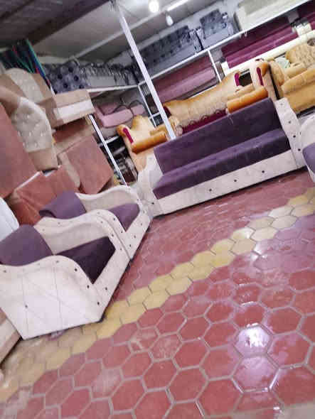 تخم سبع مقاعد مستعمل نضيف السعر 175 ألف العنوان العزيزيه منطقة باب الحاره للمراسلة *********** يوجد واتساب وماسنجر وتوصيل بل الاجره
