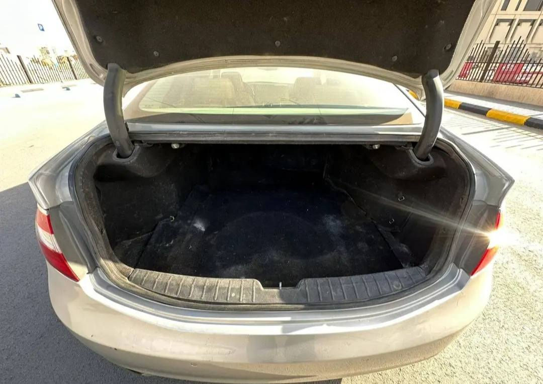 🚗 للبيع هيونداي ازيرا

🔹 الموديل: 2014
🔹 العداد: 274,500 كم
🔹 المحرك: 6 سلندر
🔹 الكير: أوتوماتيك (شرط مكينة وكير)

المواصفات:
✔ سقف بانوراما
✔ مراتب جلد
✔ تحكم كهربائي للمقاعد الأمامية
✔ ميموري مقعد السائق
✔ مثبت سرعة + تحكم دركسون
✔ شاشة نافيكيشن مع كاميرا خلفية
✔ تشغيل بصمة + بصمة أبواب
✔ تدفئة وتبريد مقاعد أمامية
✔ هاند بريك كهربائي
✔ ستارة خلفية كهرباء
✔ ستائر جانبية
✔ نظام صوت إنفينيتي
✔ حساسات أمامية وخلفية
✔ كشافات ضباب
✔ أنوار LED نهارية
✔ جنوط كروم قياس 18
✔ إشارات على المرايا

📌 الملاحظات:
صبغ قطعتين فقط بدون دواخل

📍 الرقم: بغداد (شرط التحويل وكالة)
💰 السعر: 95 ورقة وبيه مجال

📩 للاستفسار اكتب تم ويصلك رقم صاحبها

⭐ ملاحظة: عندك سيارة وتريد تبيعها؟ تواصل خاص
👍 لايك ومتابعة حتى يصلك كل جديد


**إذا كنت صاحب هذا الإعلان وتريد حذفه لأي سبب، رجاءا أرسل رسالة إلى الدعم الفني**