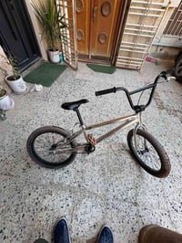 BMXللبيع تايرات جوزي والفريم فضي 170 وبي مجال 07841101311